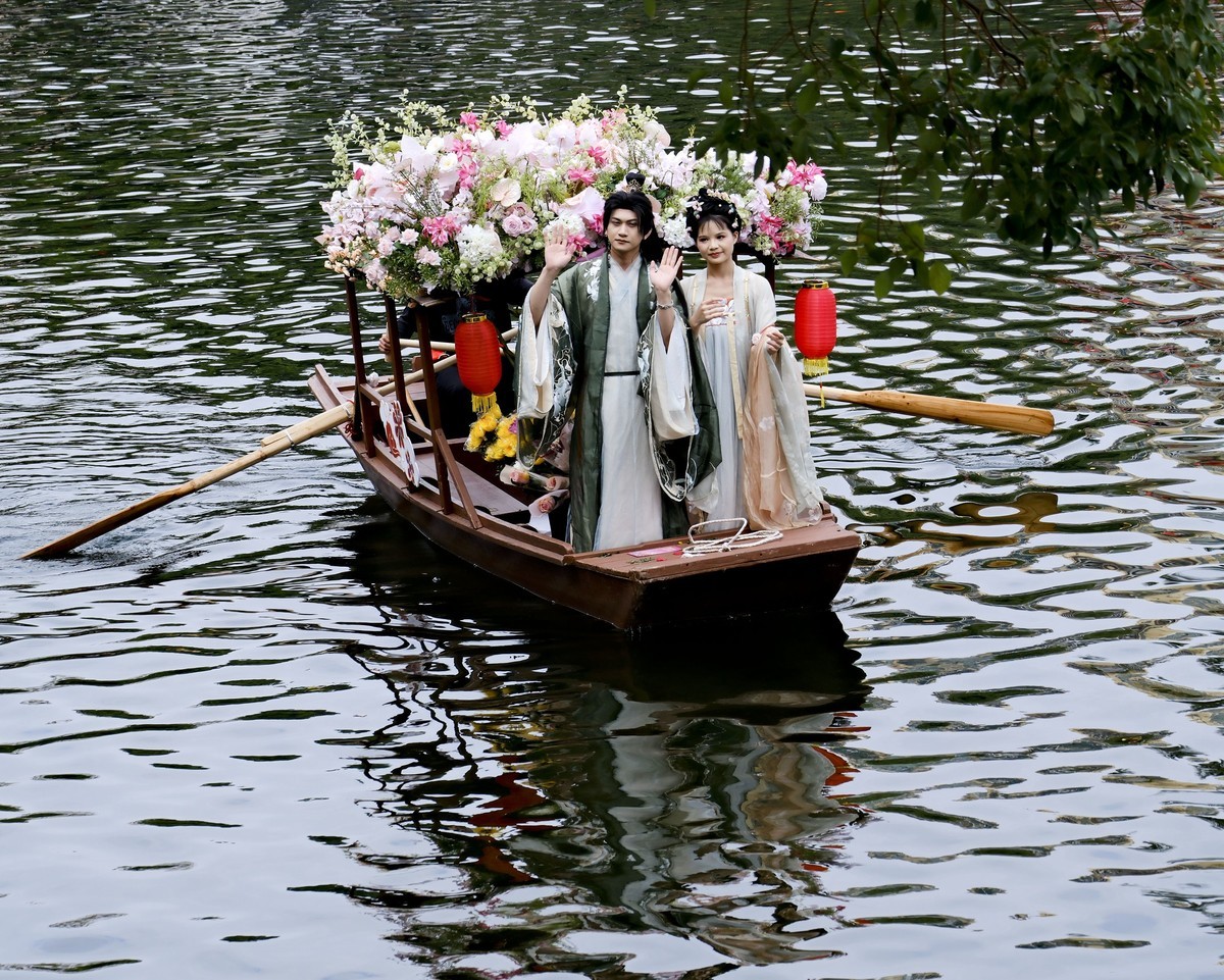 荔湾湖花船游 (二)