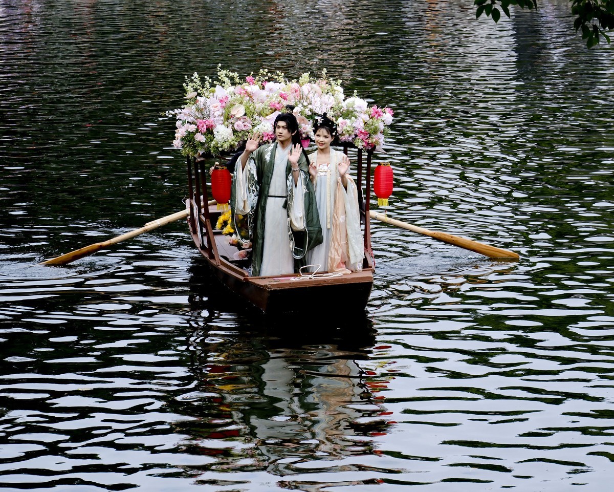 荔湾湖花船游 (二)