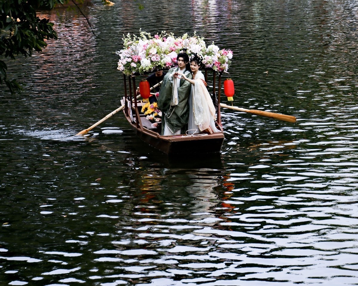 荔湾湖花船游 (二)