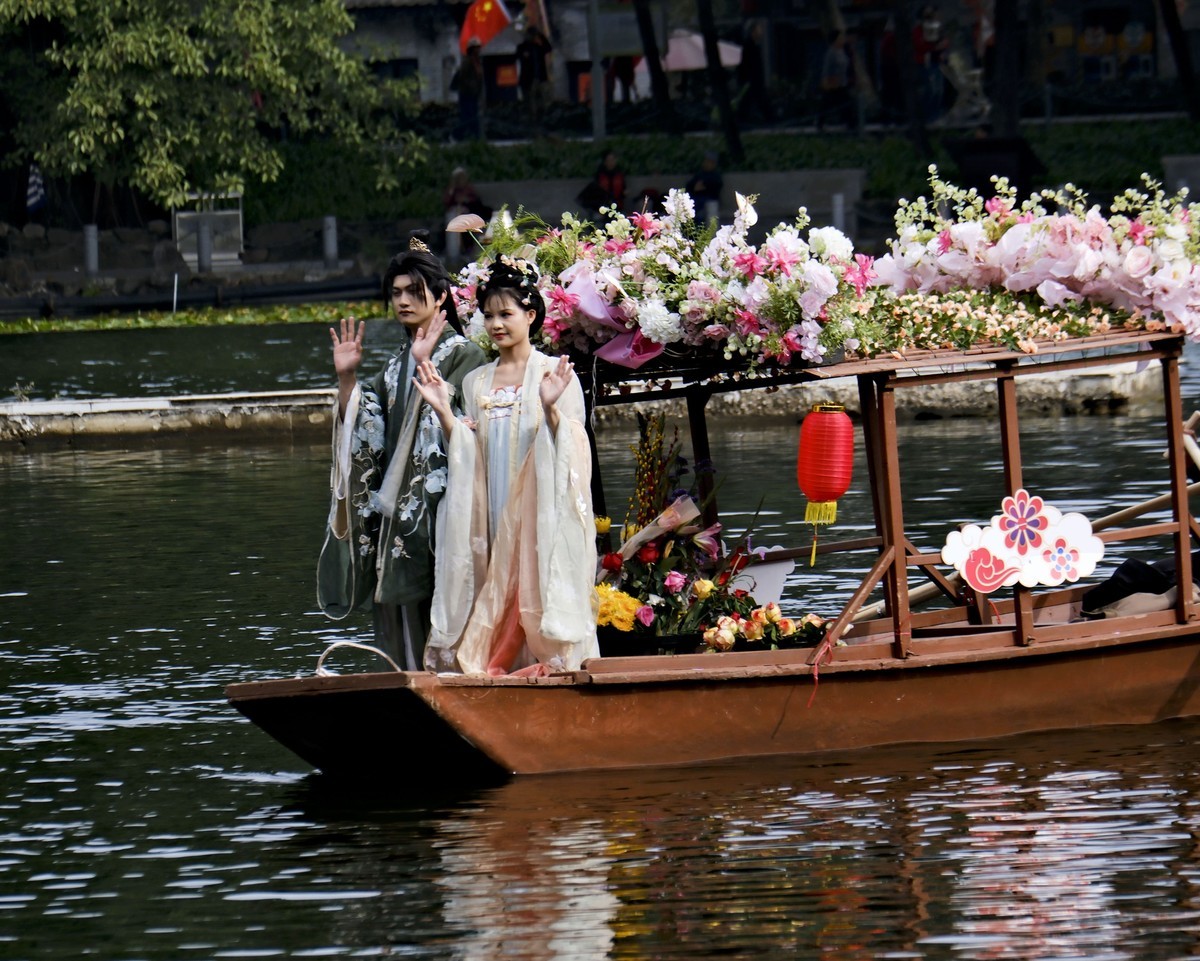 荔湾湖花船游 (二)