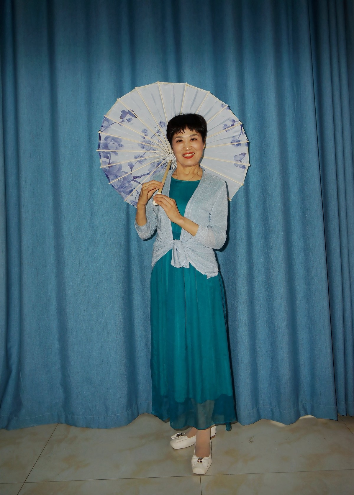 室内环境人像---演出休息中的美女！