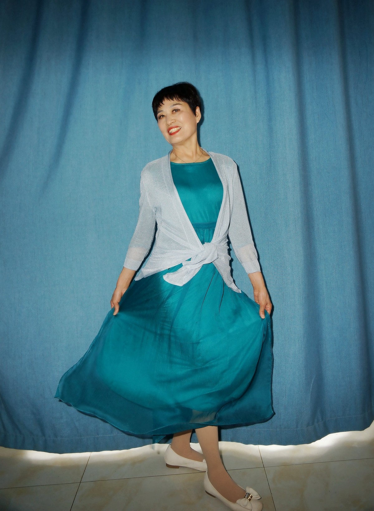 室内环境人像---演出休息中的美女！