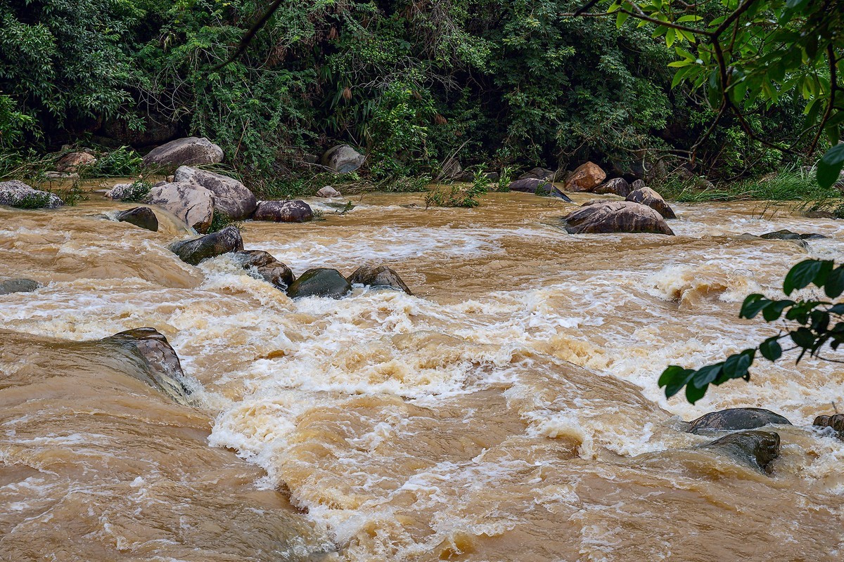 广东四会奇石河景区