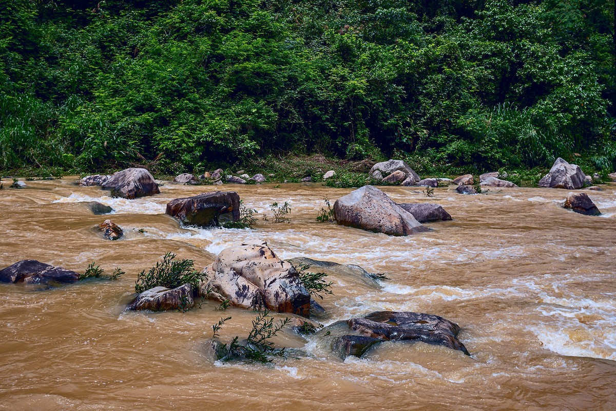 广东四会奇石河景区