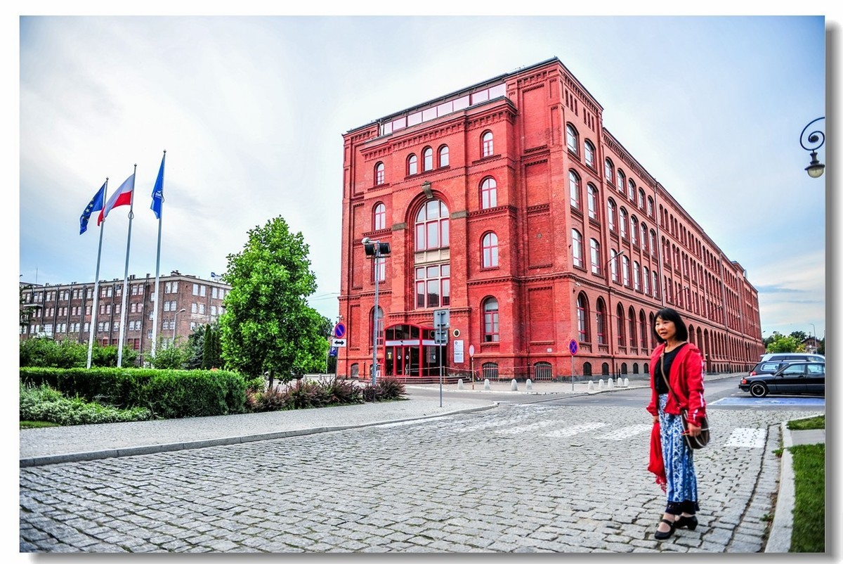 留影“埃尔布拉格城”（波兰）