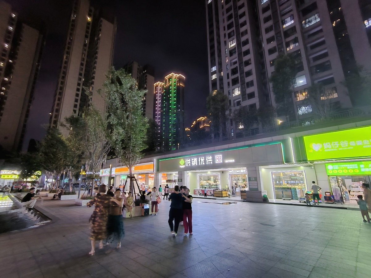 漫步星城 走街串巷（477）开轩纳微凉