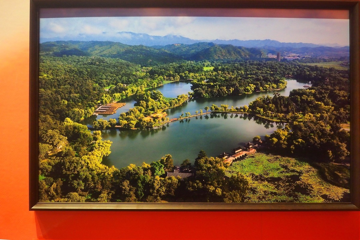 《“国社之镜·世纪光影”新华社新闻摄影展》下