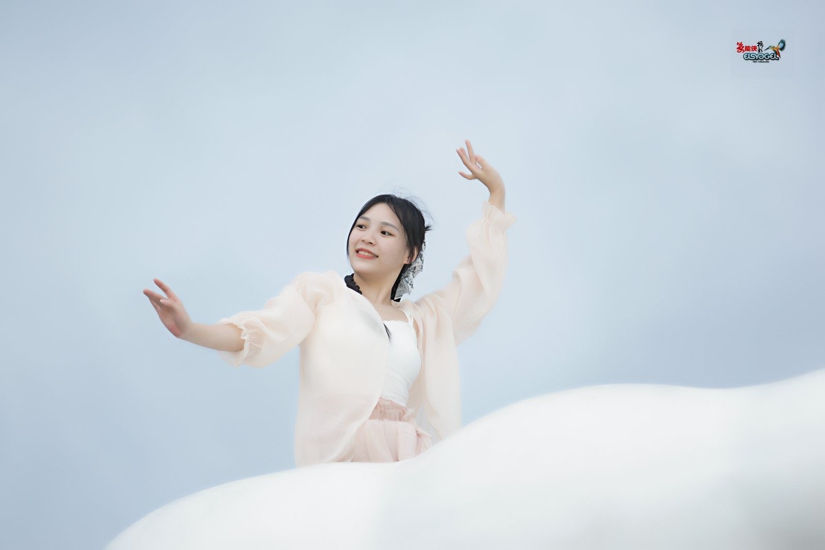 【云端少女】---佳佳