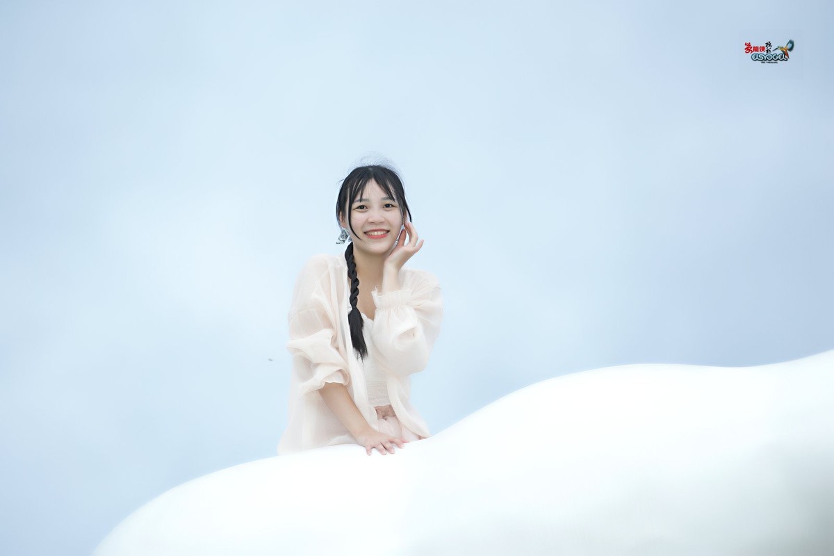 【云端少女】---佳佳