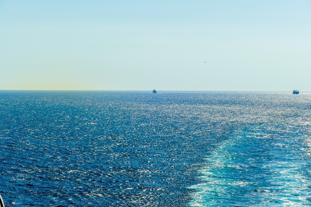 “船行“爱琴海”之--穿越“Dardanellen海峡”--祝师友节日快乐！！