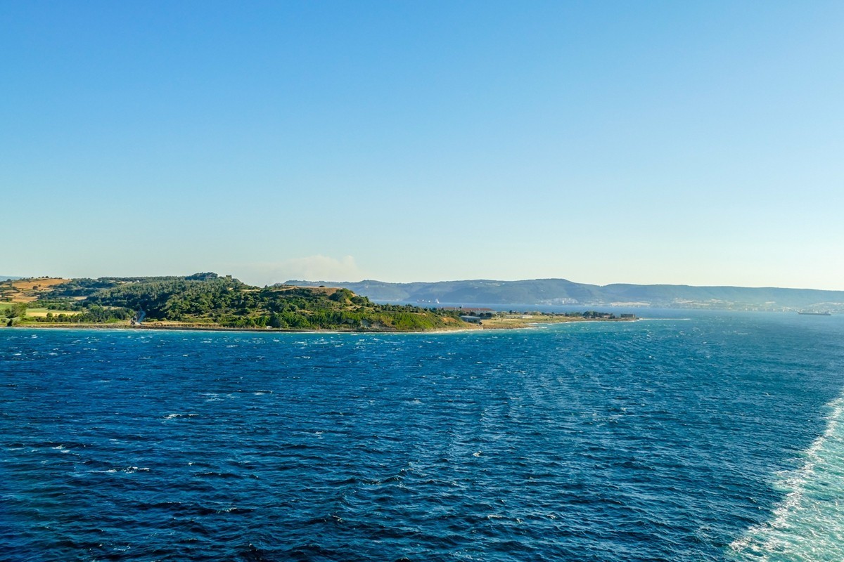 “船行“爱琴海”之--穿越“Dardanellen海峡”--祝师友节日快乐！！