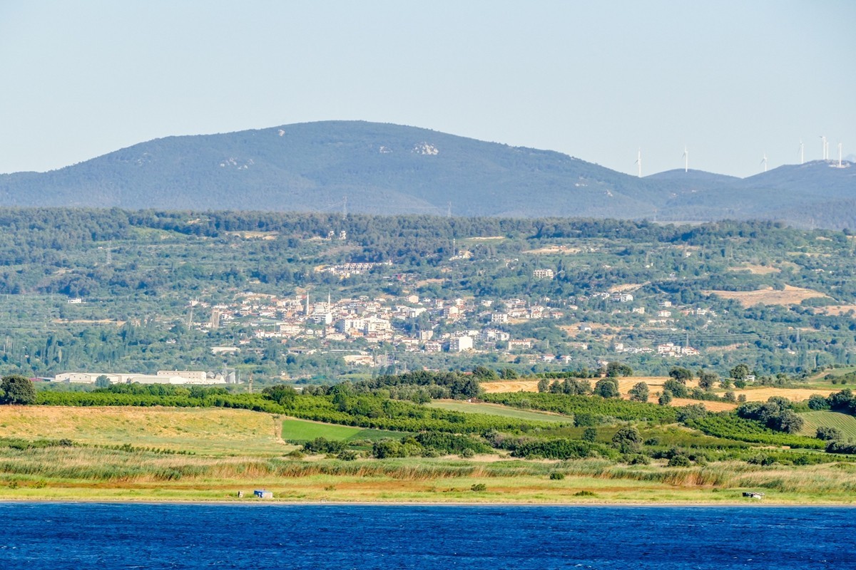 “船行“爱琴海”之--穿越“Dardanellen海峡”--祝师友节日快乐！！