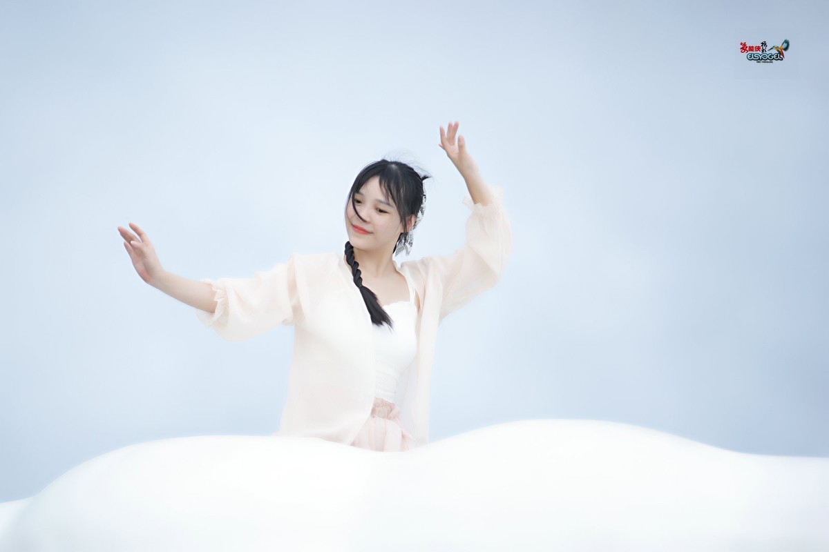 【云端少女】---佳佳