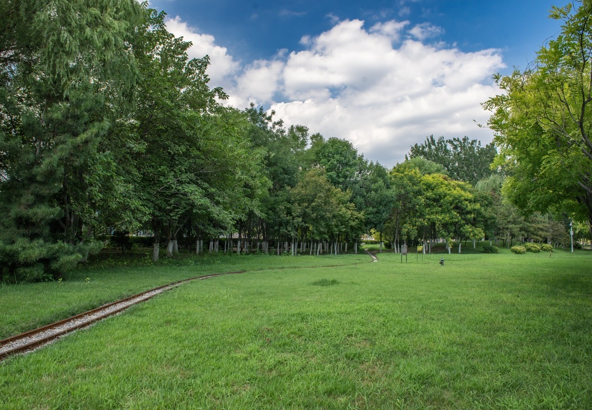 初秋的公园风光