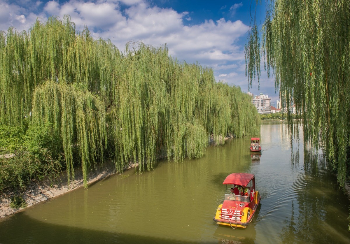 初秋的公园风光