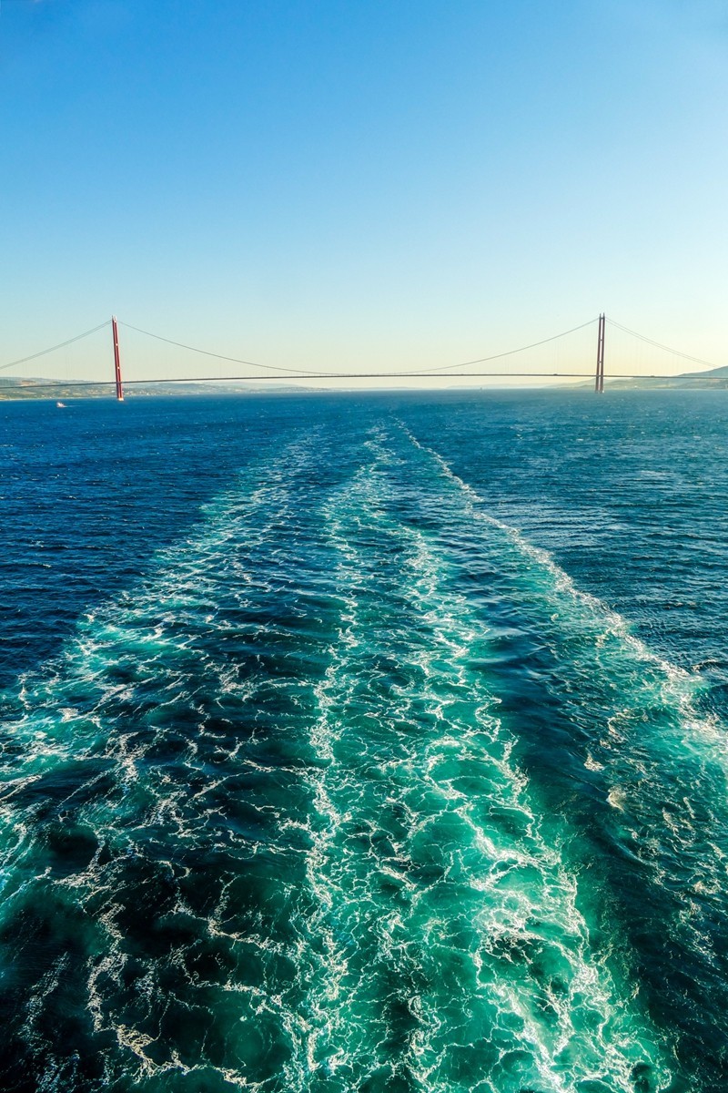 “船行“爱琴海”之--穿越“Dardanellen海峡”--祝师友节日快乐！！