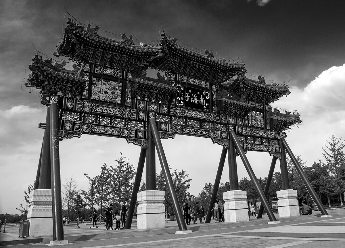 雨前的海子公园