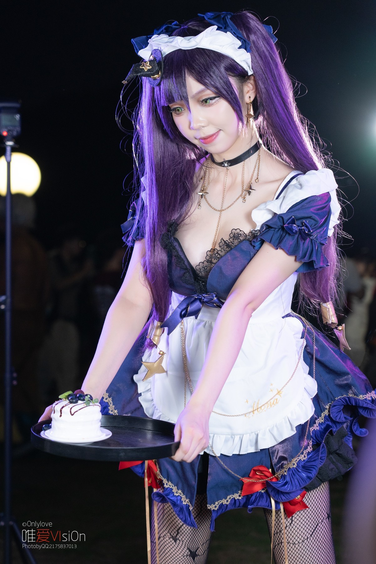 【女仆莫娜】-主人，想吃蛋糕还是我！