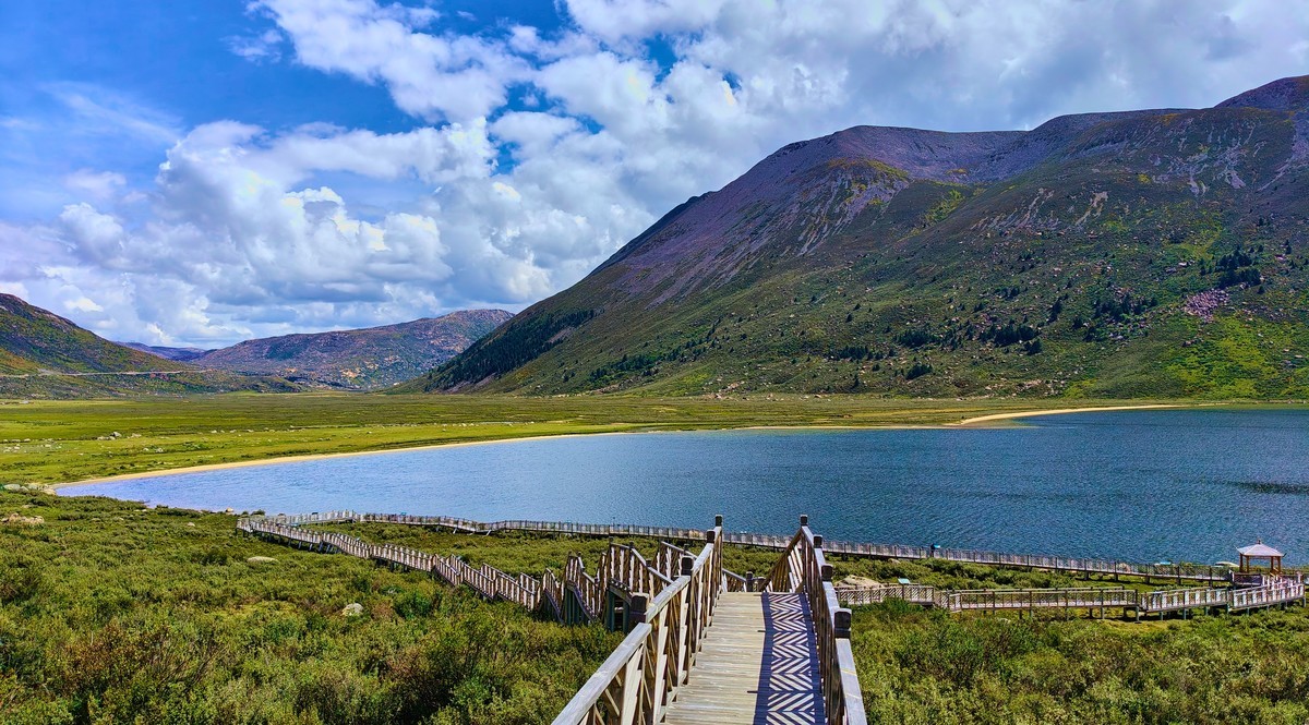 拉龙措，海拔4200米，白玉县。