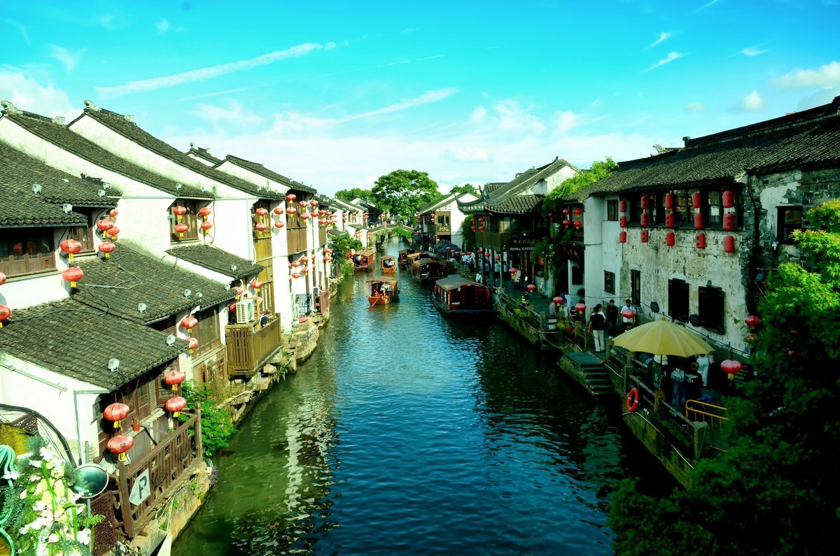 七里山塘十里光，东吴碧水古门阊