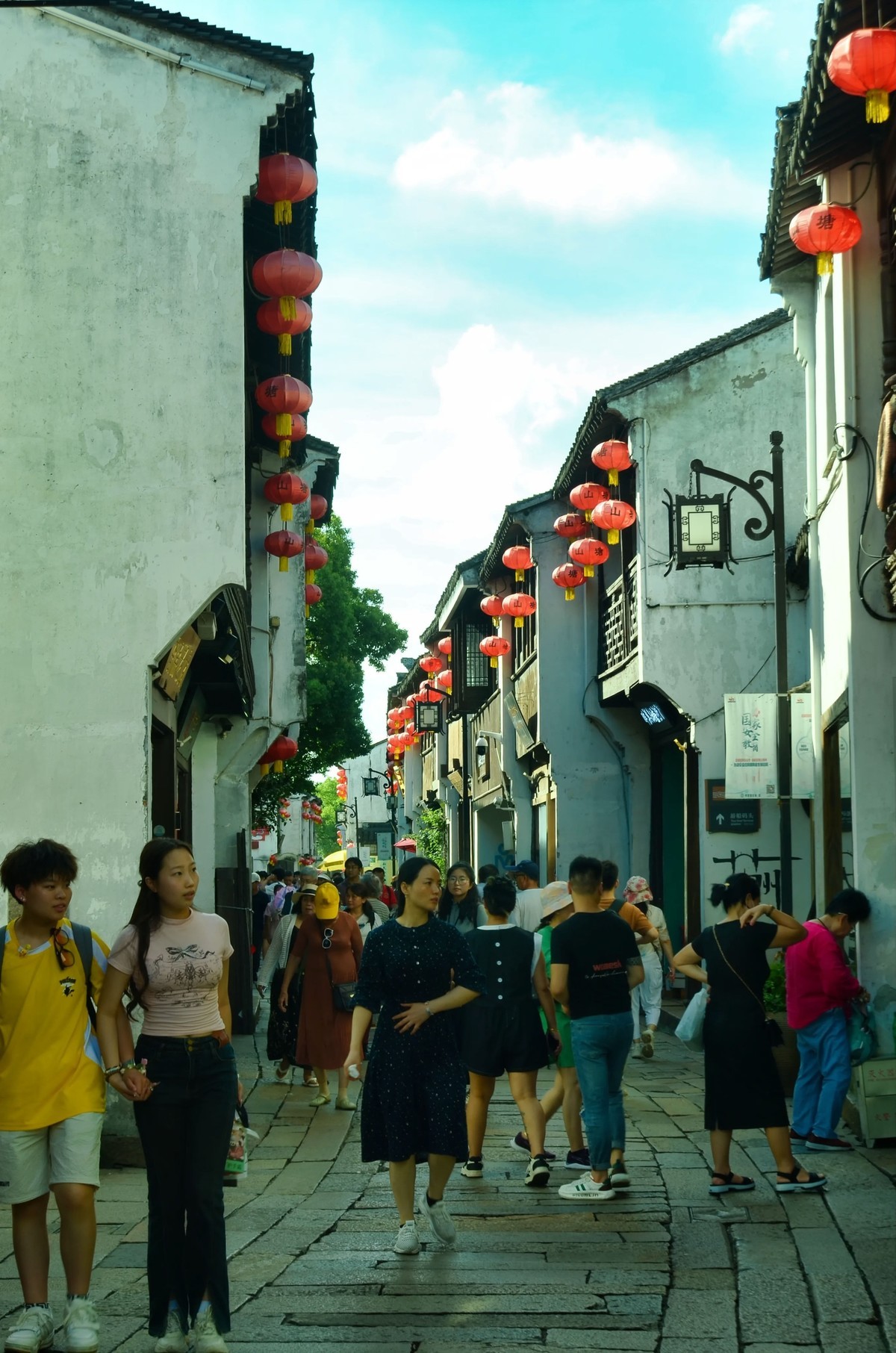 七里山塘十里光，东吴碧水古门阊