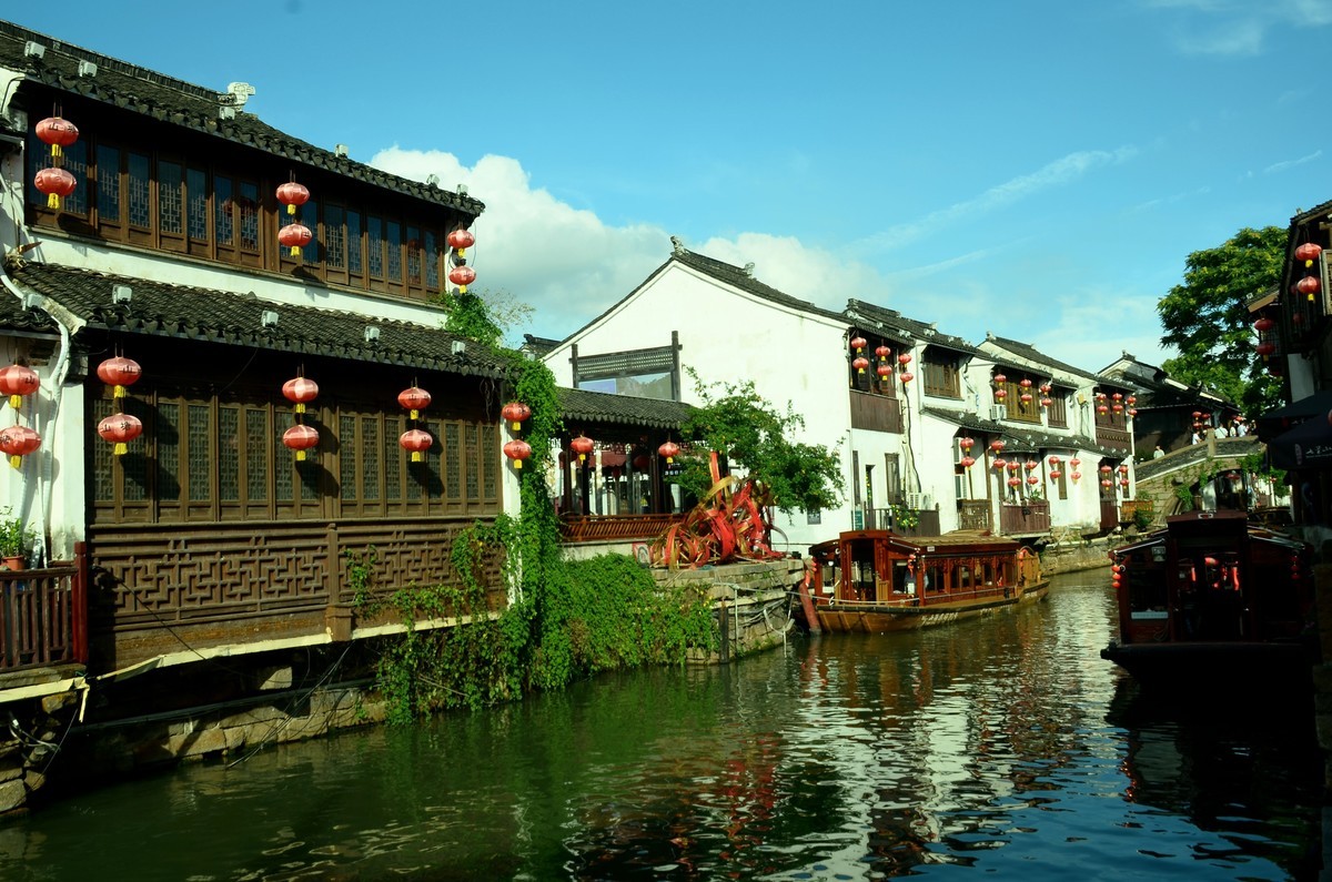 七里山塘十里光，东吴碧水古门阊