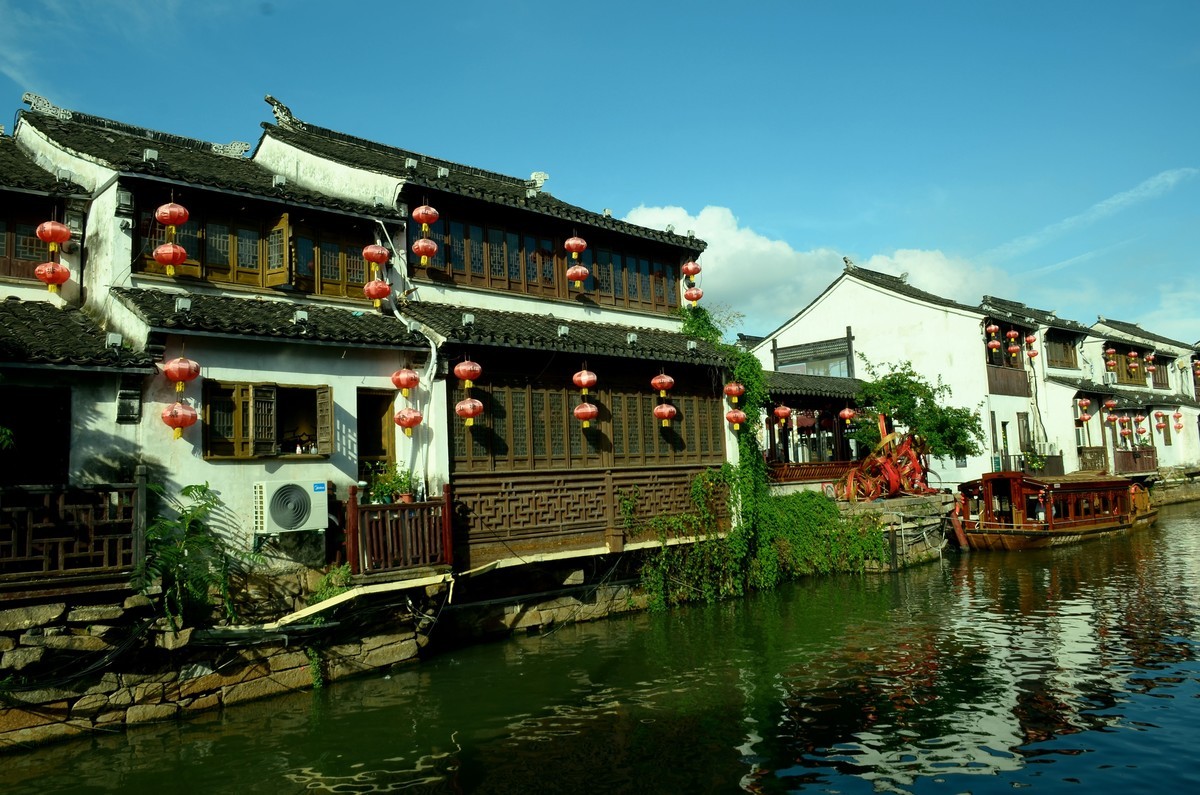 七里山塘十里光，东吴碧水古门阊