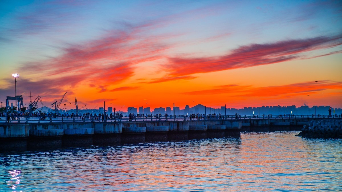 家乡的那片海------东港之夜