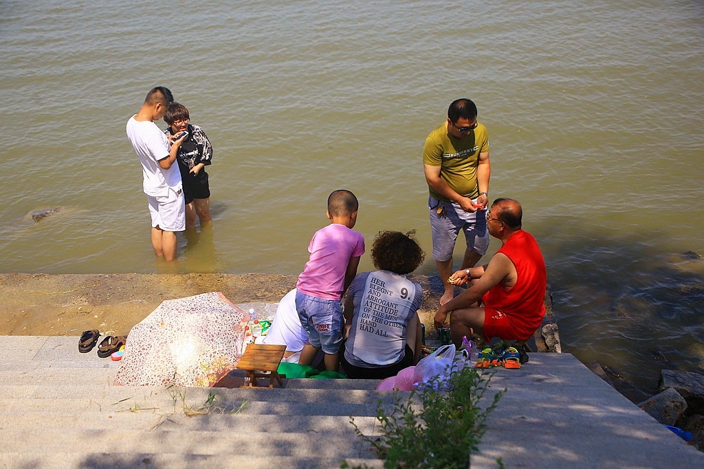 《不老松：纪实摄影》驰骋呼伦贝尔：很多人都知道查干湖冬天一网能打上几十万斤鱼！因