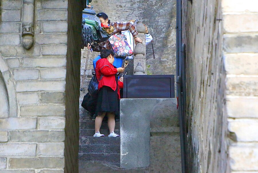 《不老松：纪实摄影》【大好河山系列报導】媧皇宫 (10)台階太高，老朽不敢恭为！