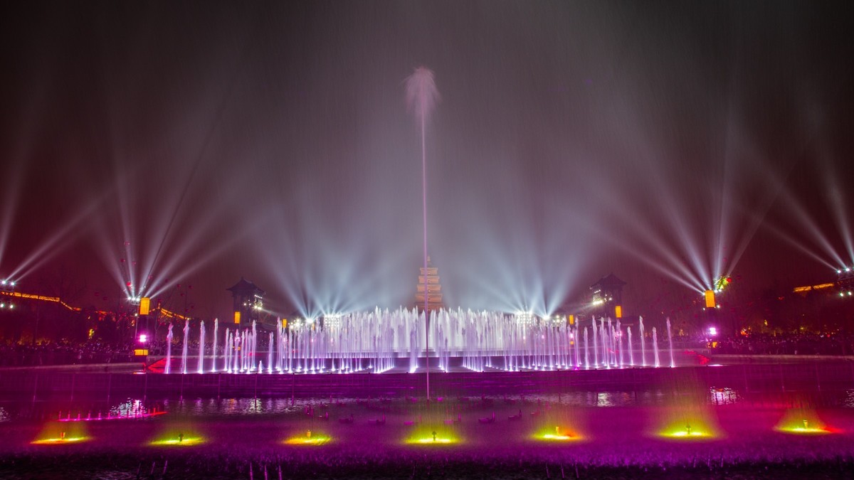 西 安 大 雁 塔 音 乐 喷 泉 秀