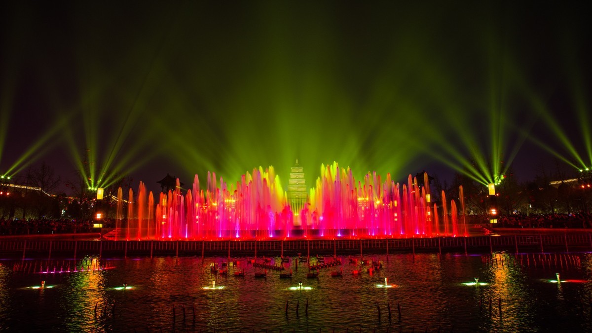 西 安 大 雁 塔 音 乐 喷 泉 秀