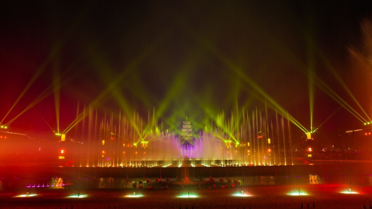 西 安 大 雁 塔 音 乐 喷 泉 秀