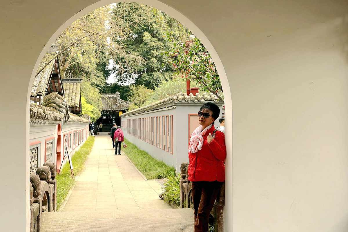 老婆婆逛成都罨画池