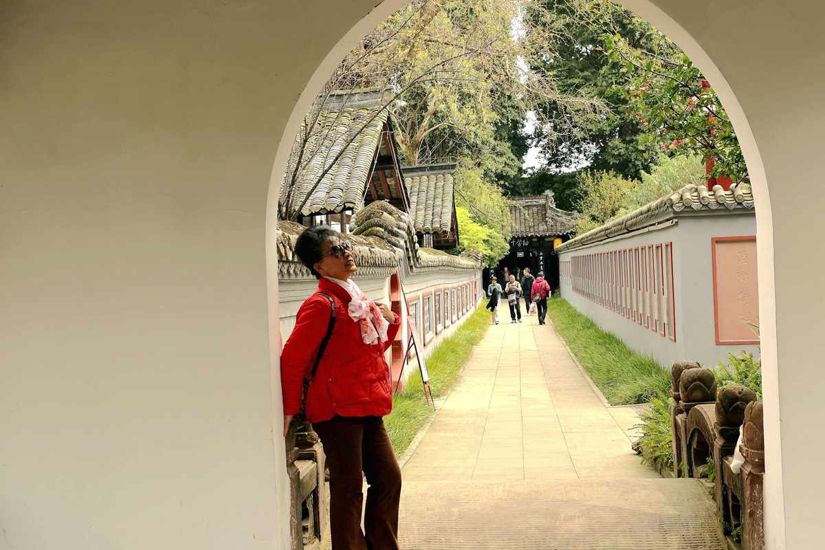 老婆婆逛成都罨画池