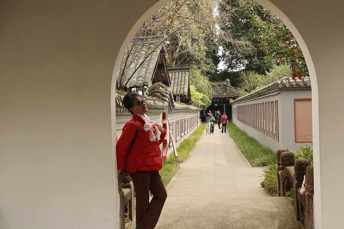 老婆婆逛成都罨画池