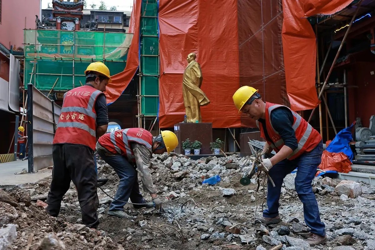 整修火宫殿--抓拍