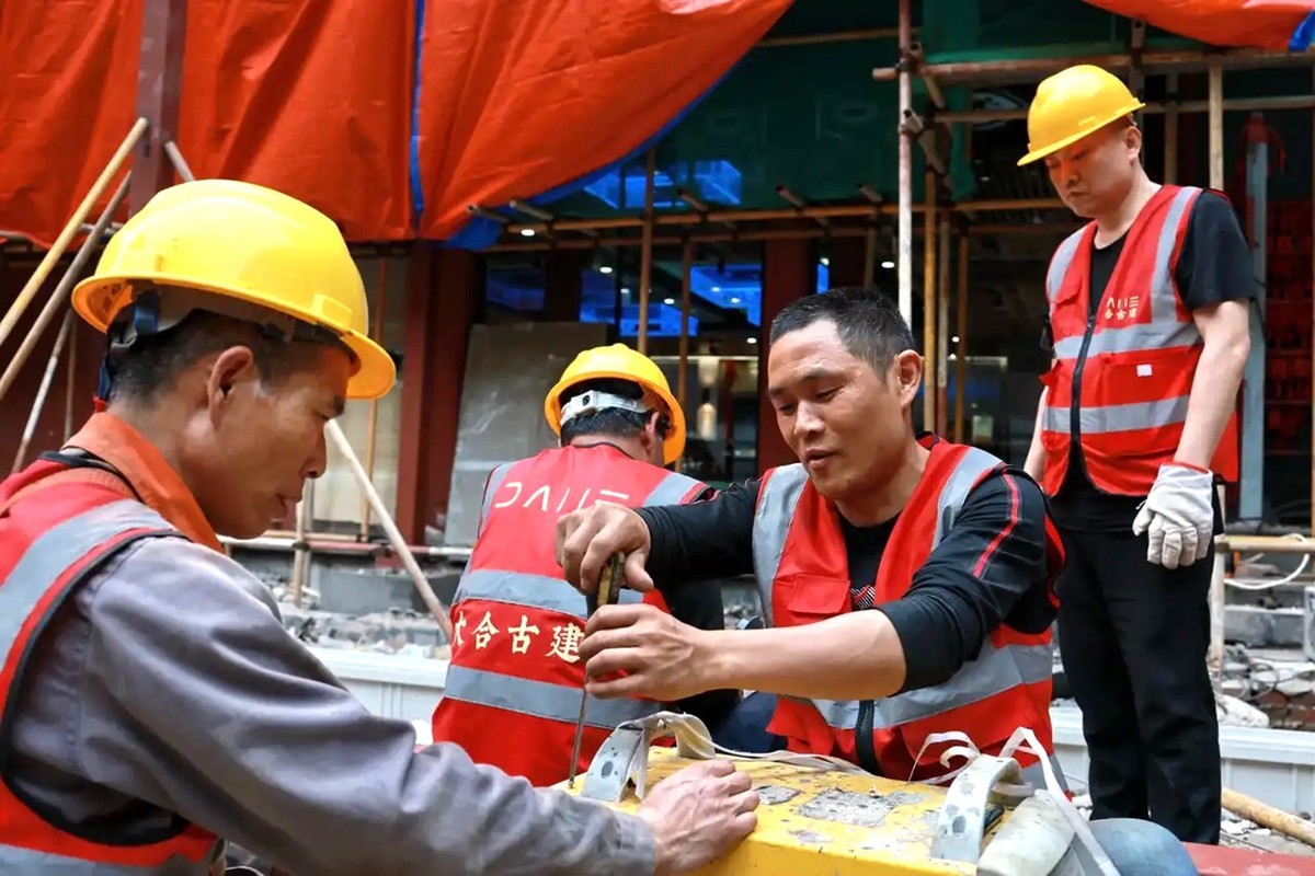 整修火宫殿--抓拍