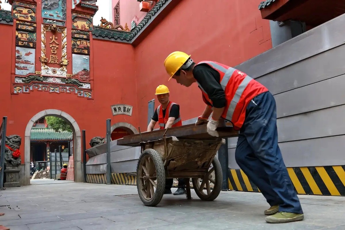 整修火宫殿--抓拍