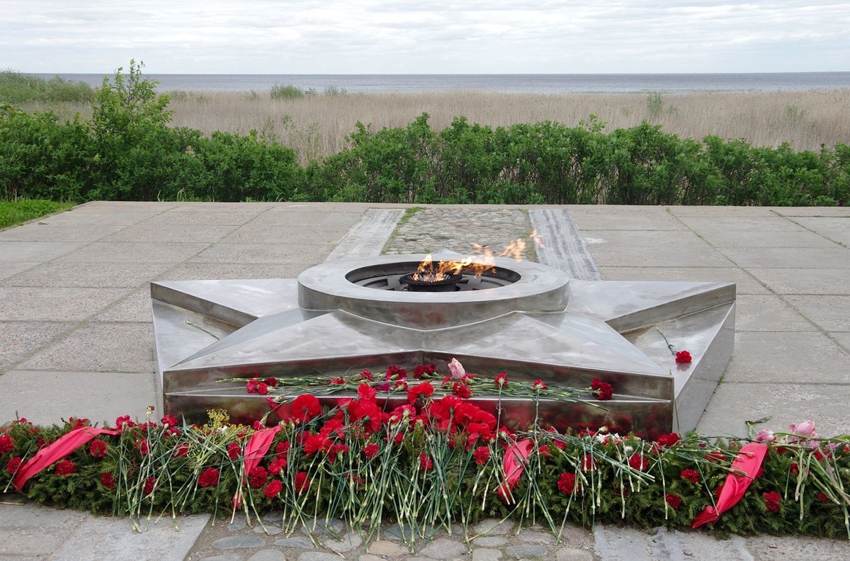 圣彼得堡拉多加湖畔的纪念碑