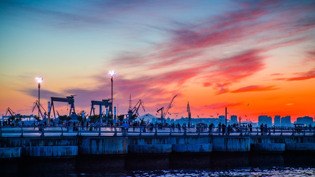 家乡的那片海------东港之夜