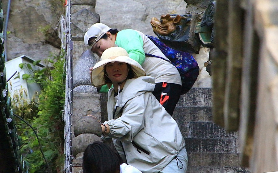 《不老松：纪实摄影》【大好河山系列报導】媧皇宫 (10)台階太高，老朽不敢恭为！