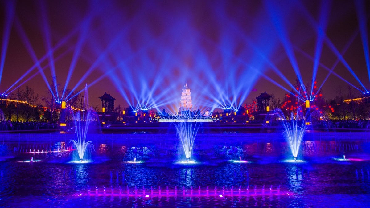 西 安 大 雁 塔 音 乐 喷 泉 秀