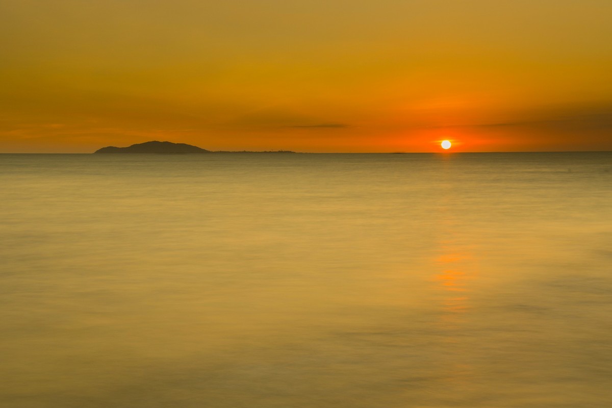 霞光万丈，日落天边