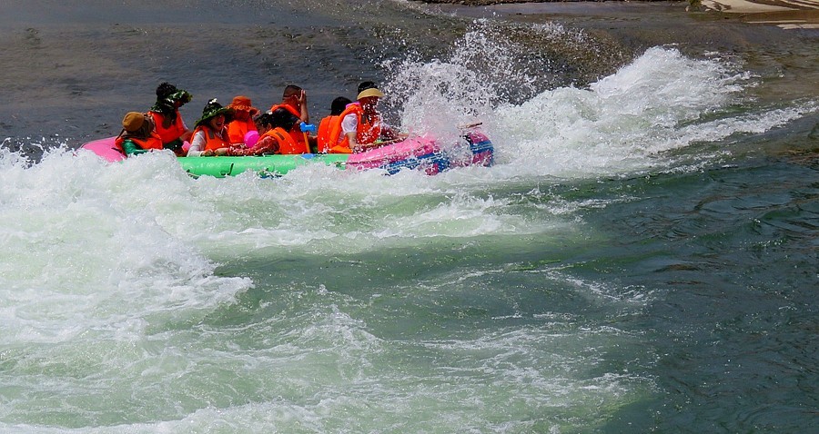 031【不老松：东戴河游纪】永安峡谷漂流！ 漂流下滑被浪花淹没就是为了寻求刺激