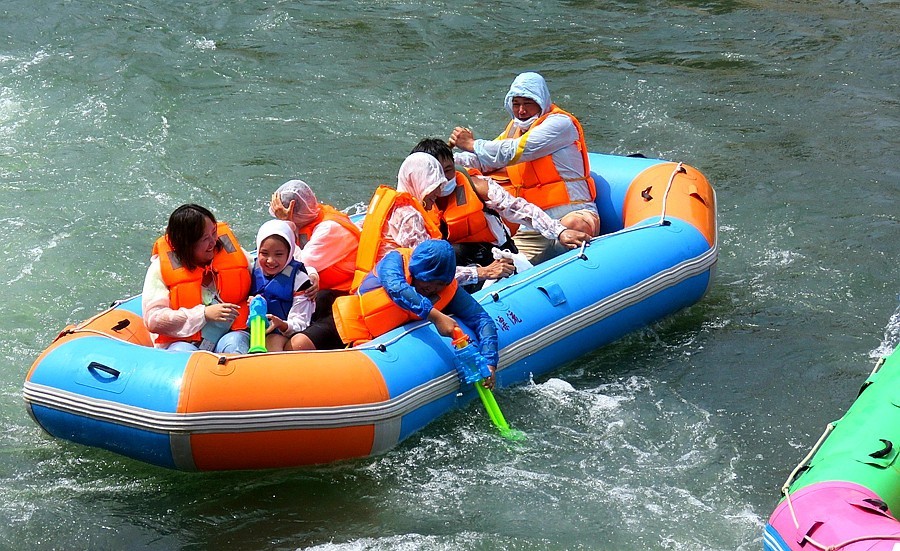 031【不老松：东戴河游纪】永安峡谷漂流！ 漂流下滑被浪花淹没就是为了寻求刺激