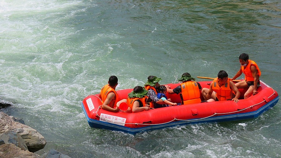 032【不老松：东戴河游纪】永安峡谷漂流！ 漂流下滑被浪花淹没就是为了寻求刺激