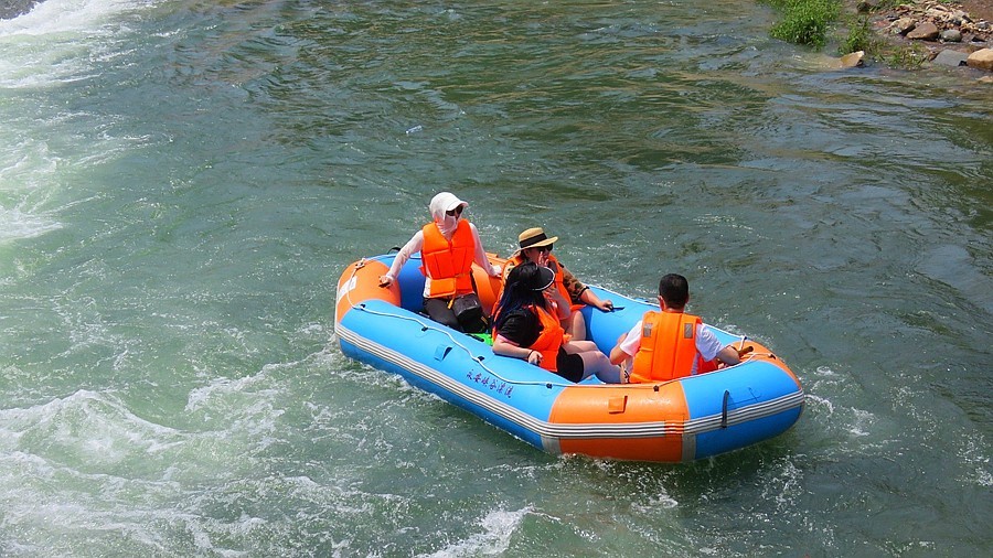 032【不老松：东戴河游纪】永安峡谷漂流！ 漂流下滑被浪花淹没就是为了寻求刺激