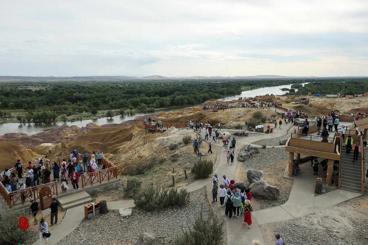 新疆游拍-额尔齐斯河五彩滩1