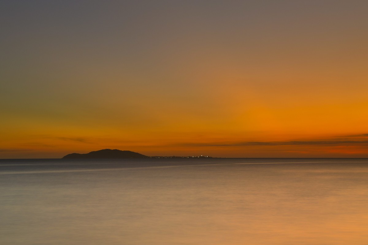 霞光万丈，日落天边